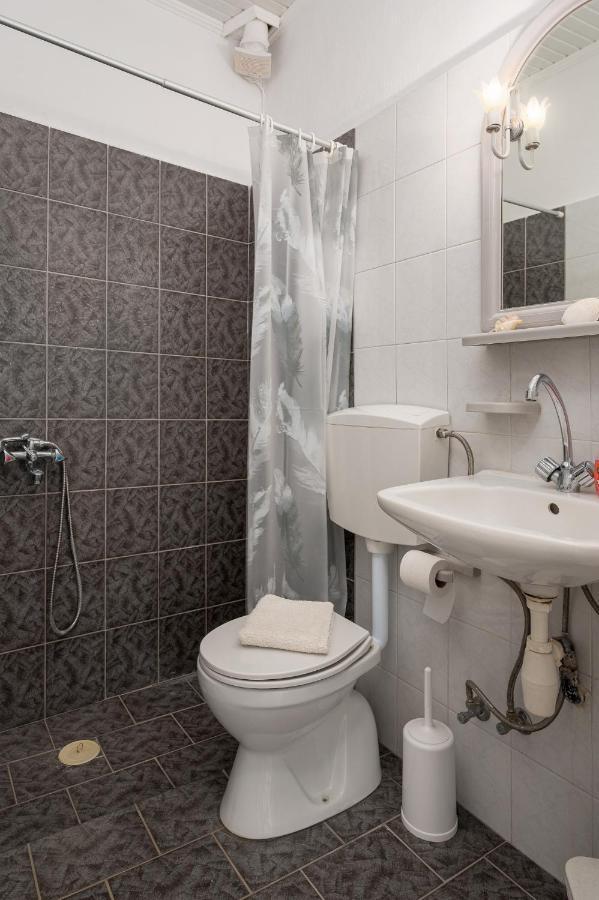 Sofia Rooms Pitsidia Buitenkant foto