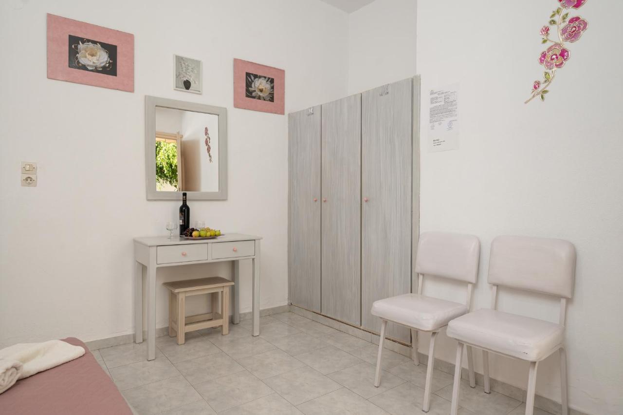 Sofia Rooms Pitsidia Buitenkant foto